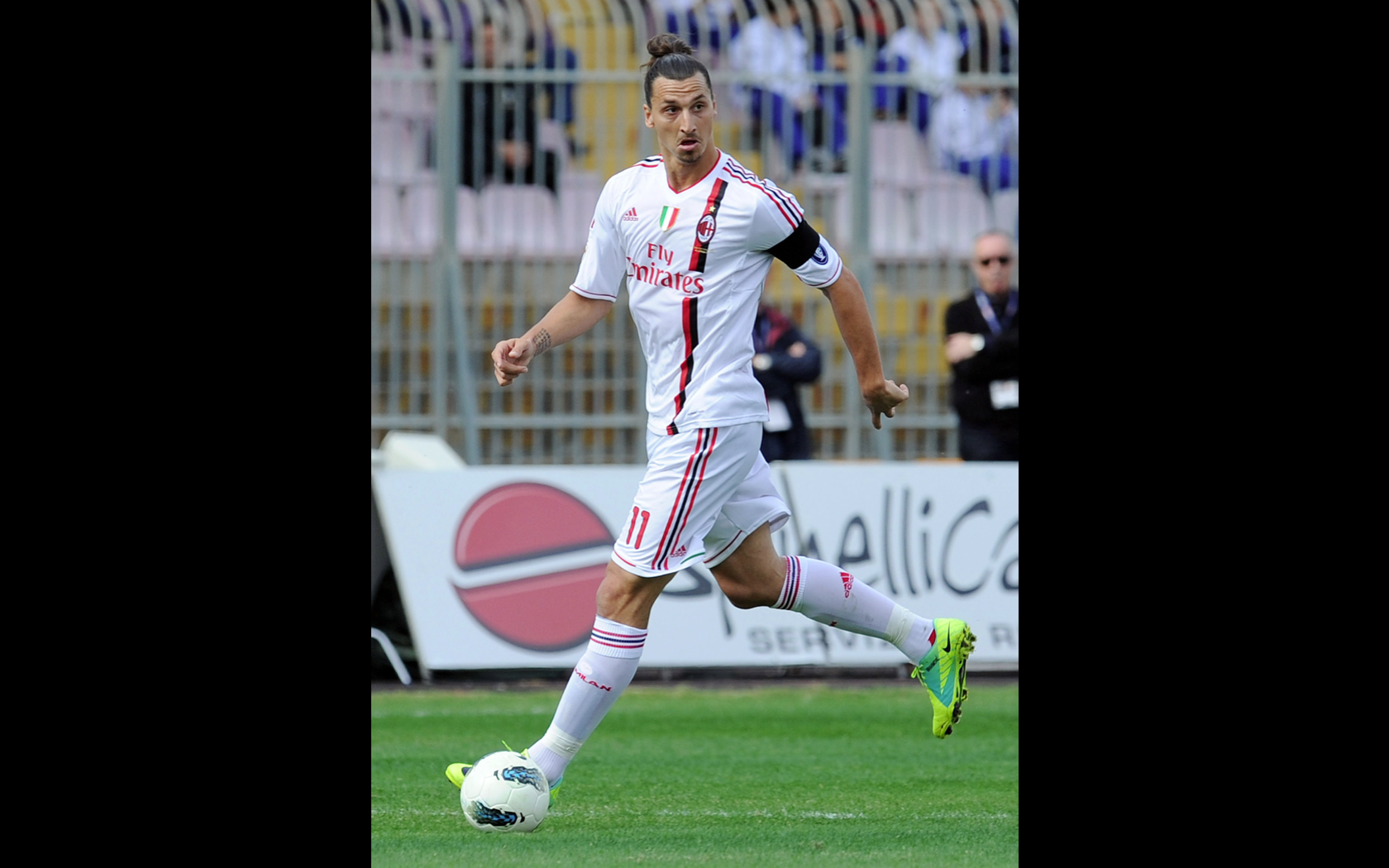 Efter 37 minuter låg Milan under med 0-3 mot Lecce. Men efter ett hattrick av Boateng och ett mål av Yepes i slutminutrarna kunde Milan vinna med 4-3. Efter 37 minuter låg Milan under med 0-3 mot Lecce. Men efter ett hattrick av Boateng och ett mål av Yepes i slutminutrarna kunde Milan vinna med 4-3.