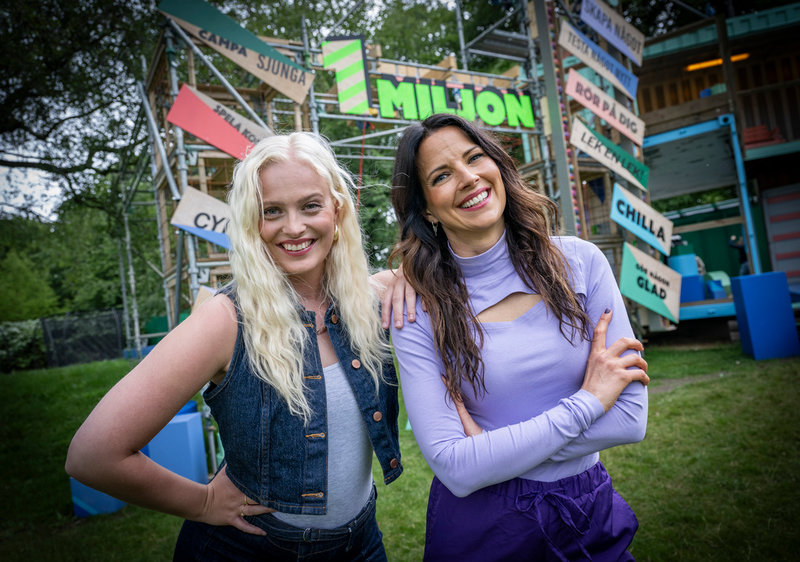 Programledarna Ellen Särnevång och Malin Olsson.