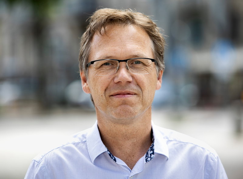 Ola Olsson, professor i nationalekonomi på Handelshögskolan vid Göteborgs universitet och en av författarna bakom studien. Pressbild.