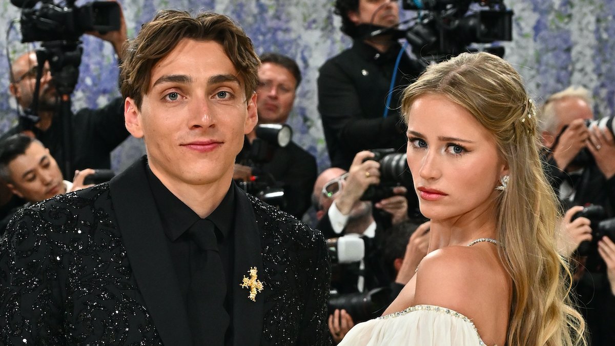Här dyker Mondo Duplantis upp bland stjärnorna på Met-galan