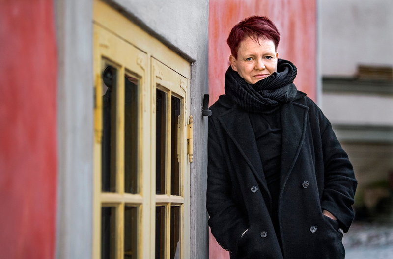 – Nuckan är inte en jättebra rådgivare. Det är också en poäng med att hon är fiktiv, hade det varit jag hade jag svarat på ett helt annat sätt. Det är inte alltid Nuckan ens svarar, ibland reagerar hon bara på saker, säger Malin Lindroth.