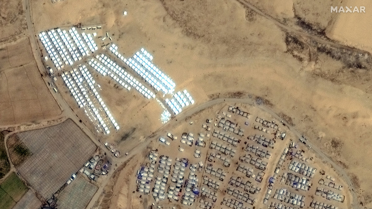 Dödliga luftangrepp mot gränsstaden Rafah, tätt bebott av flyktingar från hela Gazaremsan, sker ofta. Satellitbild från 23 april.