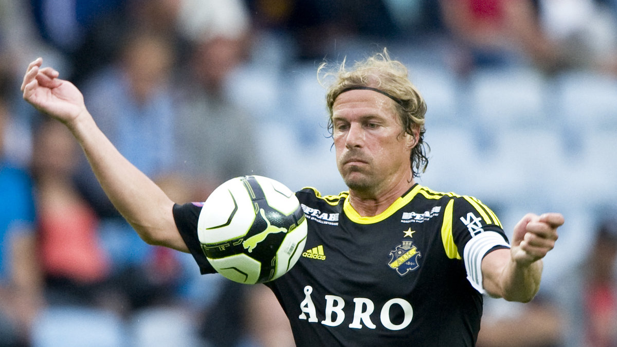 Efter guldet började speltiden i AIK att avta. 