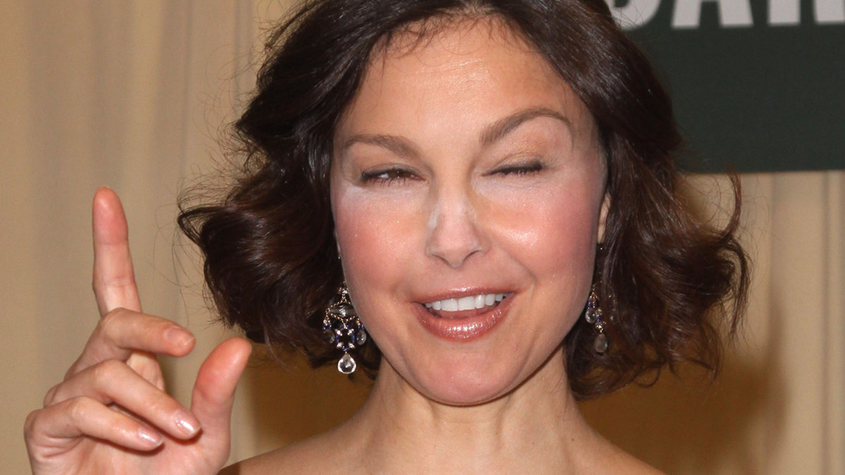 Skådespelerskan Ashley Judd gjorde en Nicole Kidman – glömde borsta bort pudret.