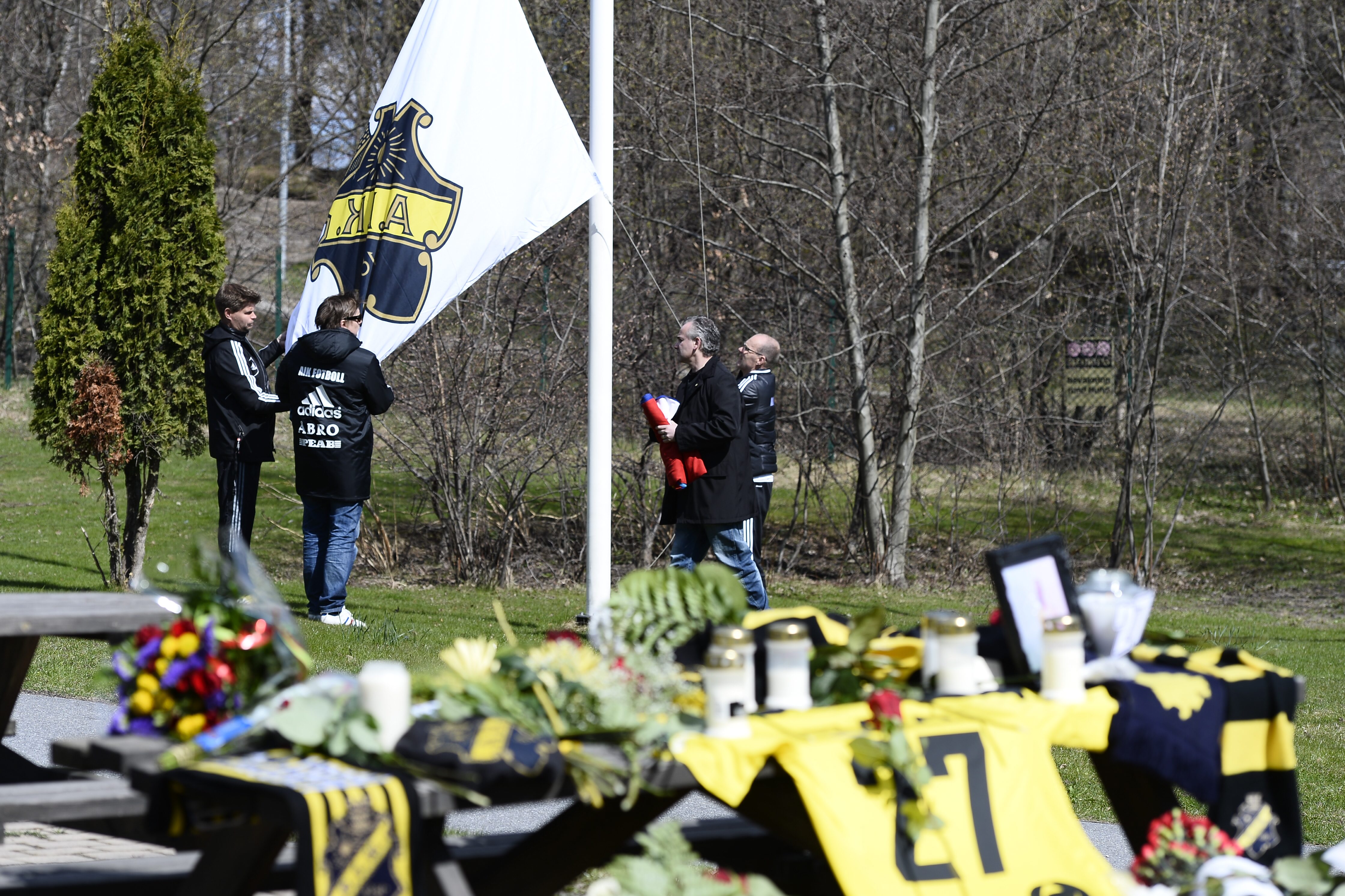 AIK-flaggan också. AIK-flaggan också.
