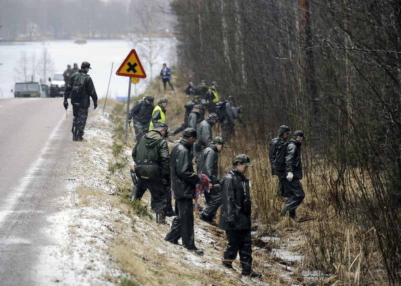 Stora sökinsatser pågick under flera dagar efter att Engla försvunnit. Foto: Ulf Palm/TT
