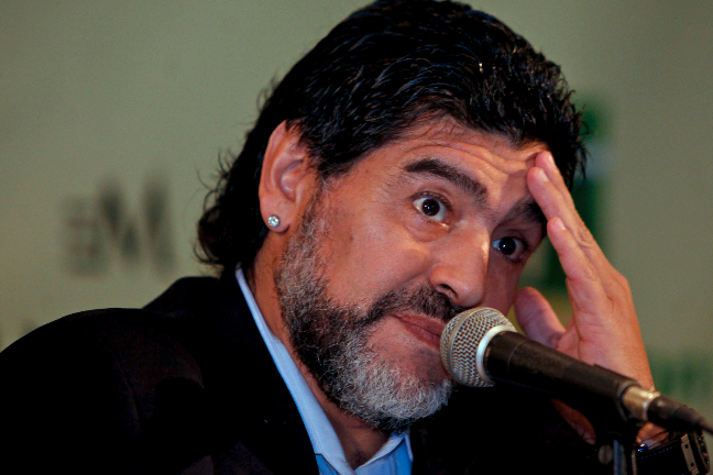 Diego Maradona menar att han blev förråd av det argentinska förbundet.