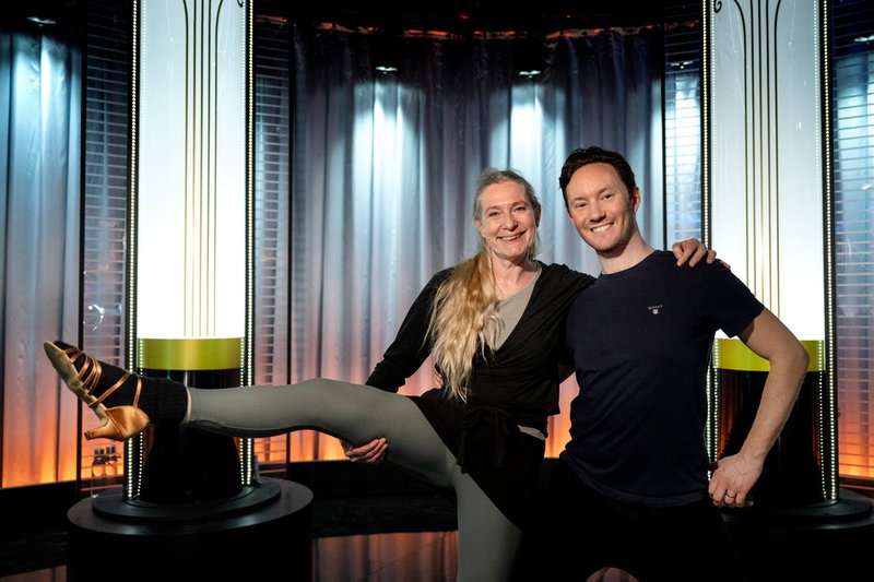 Marie Mandelmann vill inspirera andra kvinnor i hennes ålder att börja dansa. Till höger danspartnern Jonathan Näslund.
