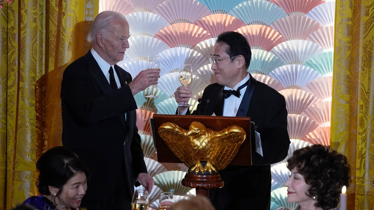 USA:s president Joe Biden och Japans premiärminister Fumio Kishida skålade vid en bankett i Vita huset på onsdagskvällen.