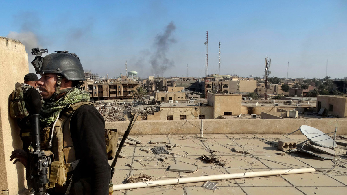 IS har ockuperat den viktiga byggnaden – och kontrollerat staden – sedan i maj. 