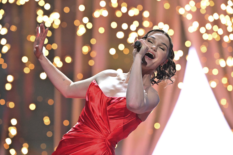 Tone Sekelius sjunger sitt bidrag 'My way' i Melodifestivalens första semifinal.