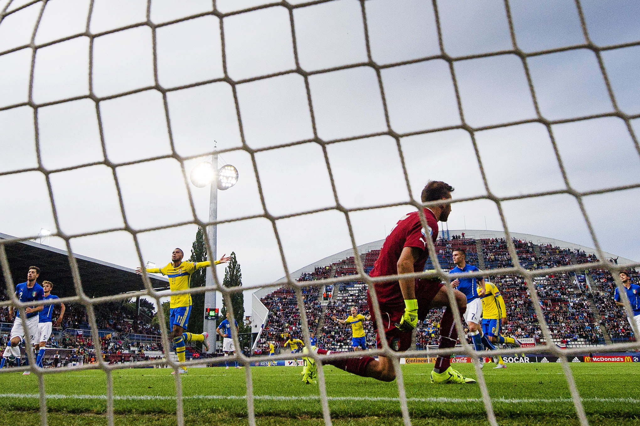 Sverige vände och vann med 2–1. Sverige vände och vann med 2–1.