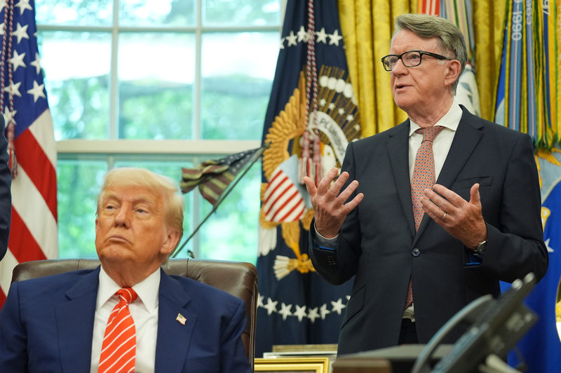 Peter Mandelson var Storbritanniens ambassadör i USA i nästan nio månader. Här träffade han president Donald Trump i Vita huset den 8 maj.