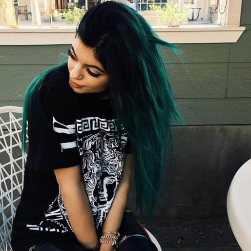 Kylie visar sitt nya gröna hår. Kylie visar sitt nya gröna hår.