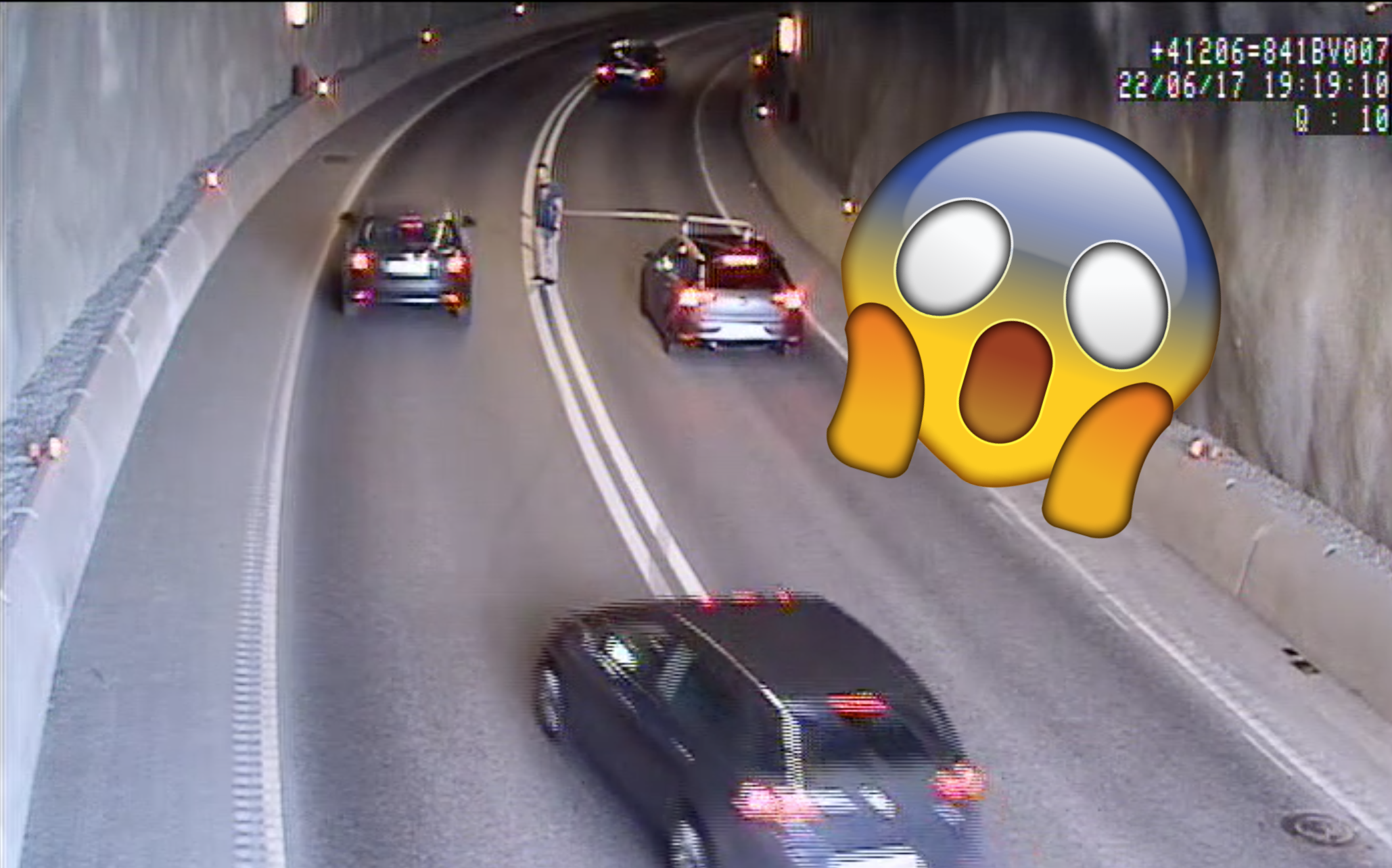Här stannar idioterna bilen mitt i tunneln – för att ta selfies