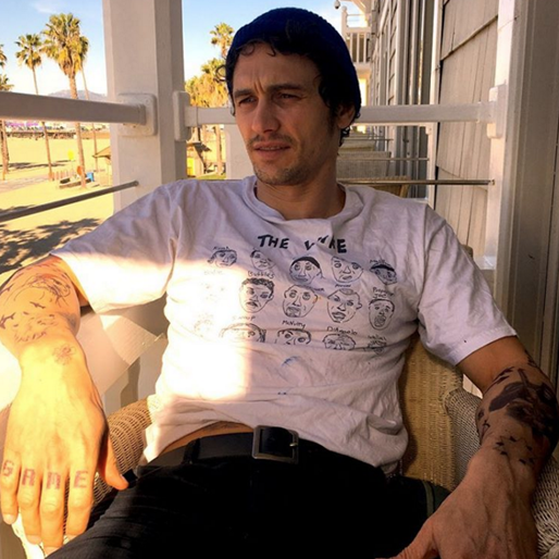 James Franco njuter av solen. James Franco njuter av solen.