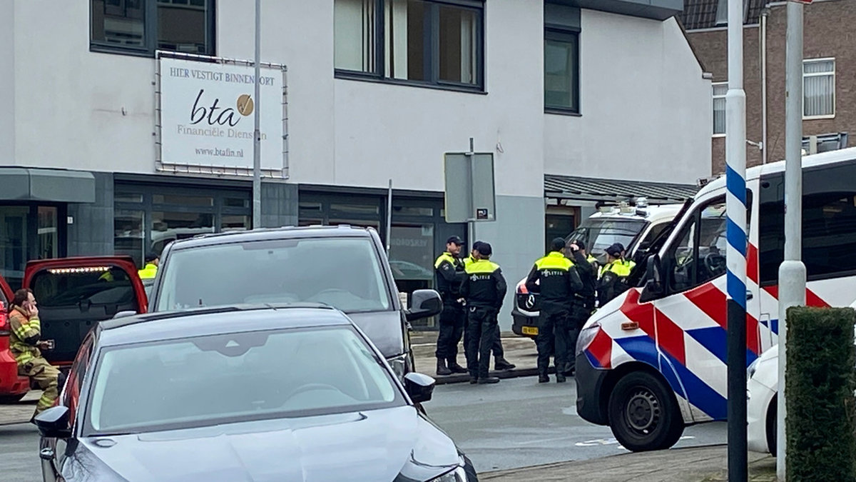 Polis på plats i Ede, Nederländerna.