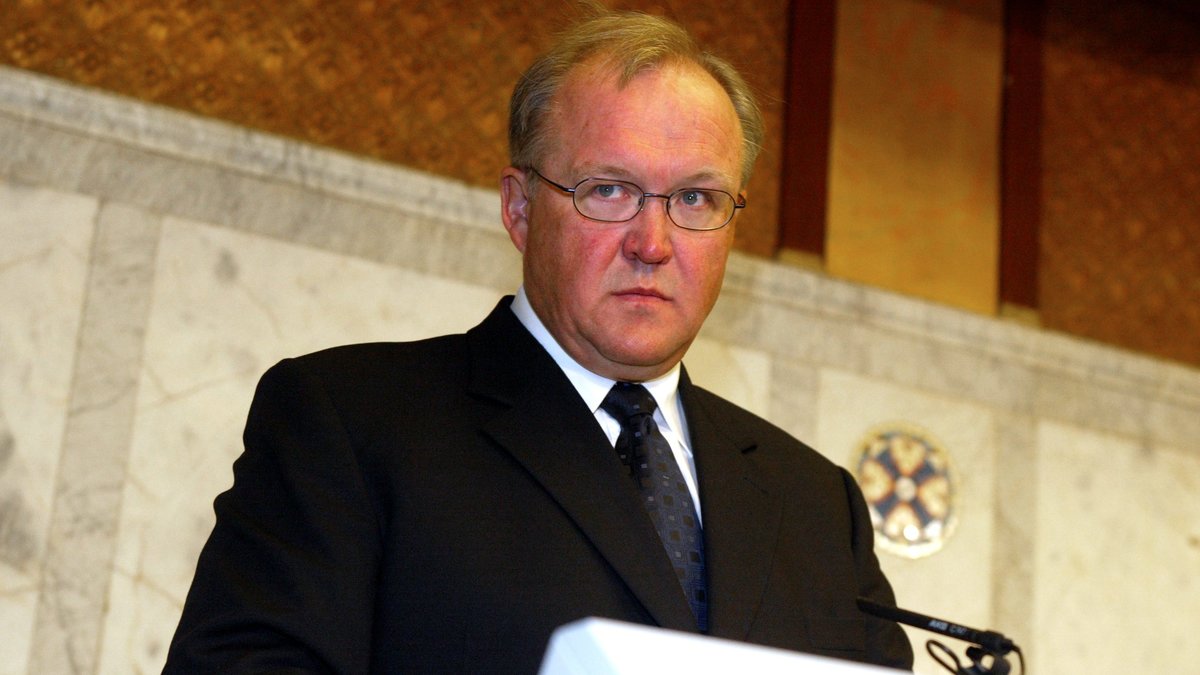 Dåvarande statsminister Göran Persson gav beskedet om Lindhs död till folket och pressen.