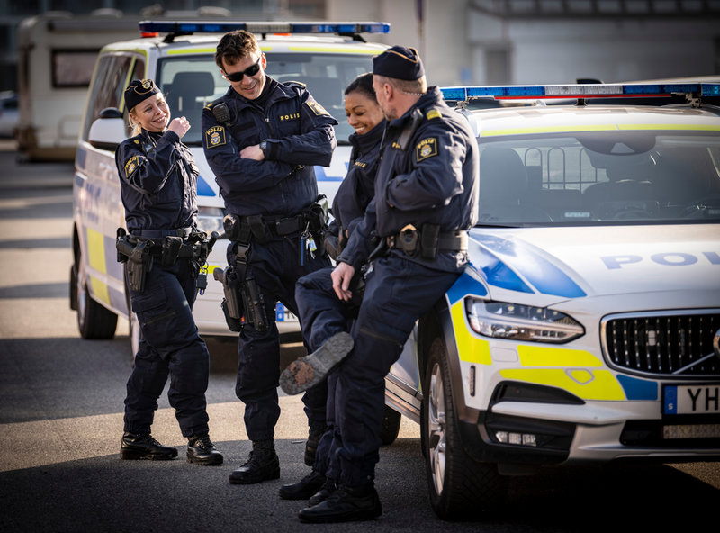 Amanda Jansson (Sara), Oscar Töringe (Magnus), Anna Sise (Faye) och Per Lasson (Jesse) under en paus av inspelningen av en scen till säsong två. Arkivbild.