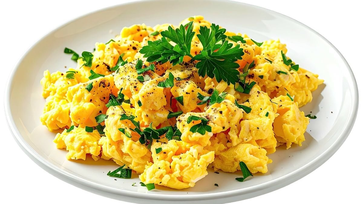 Glöm mjölk och smör – äggröran blir godare med en oväntad ingrediens