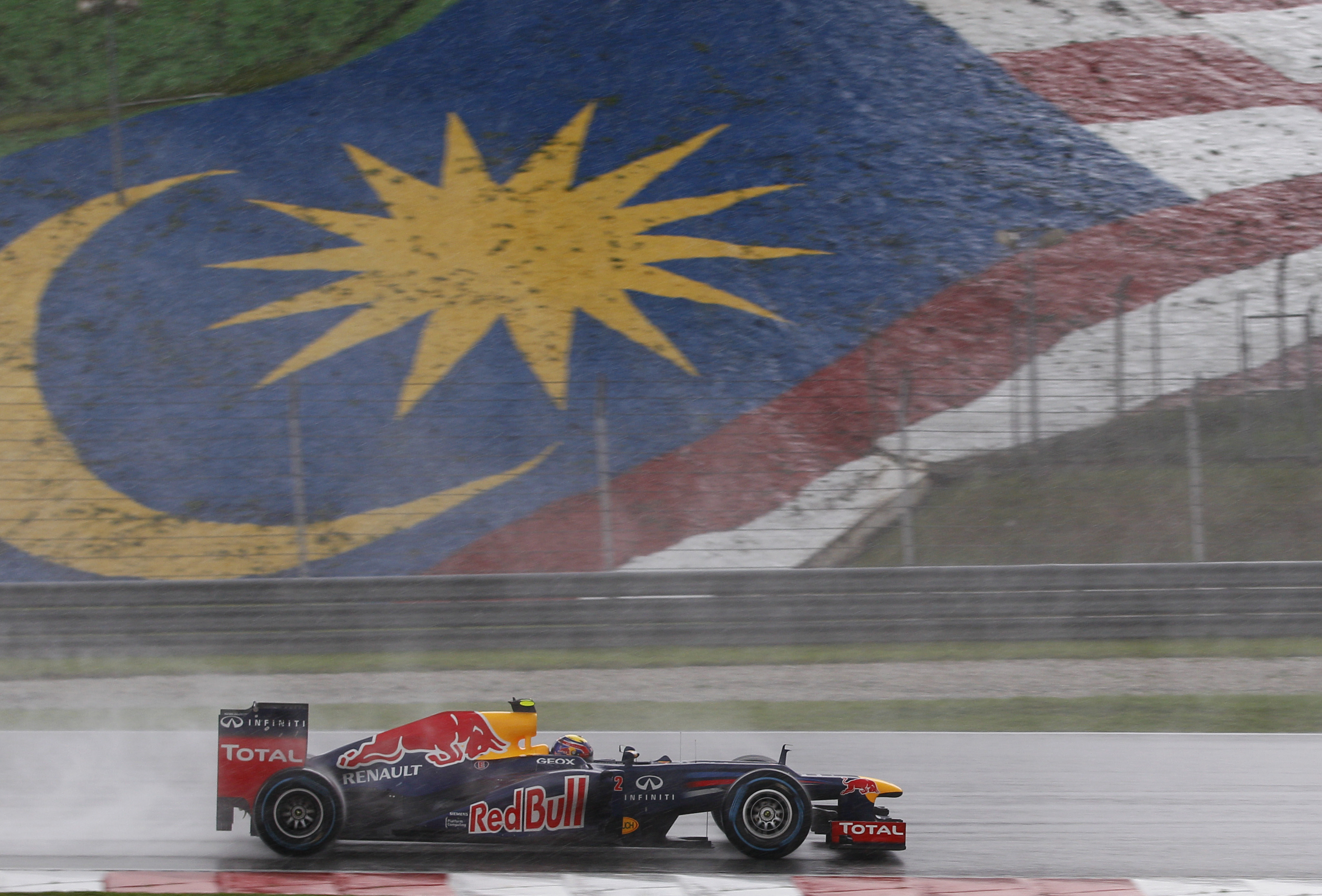 Red Bulls Mark Webber kom trea efter Alonso och Perez. Red Bulls Mark Webber kom trea efter Alonso och Perez.