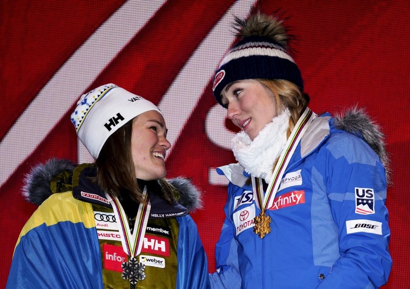 Anna Swenn Larsson och Mikaela Shiffrin delade prispall under VM i Åre 2019. Shiffrin tog guld i slalom, Swenn Larsson tog silver. Arkivbild.