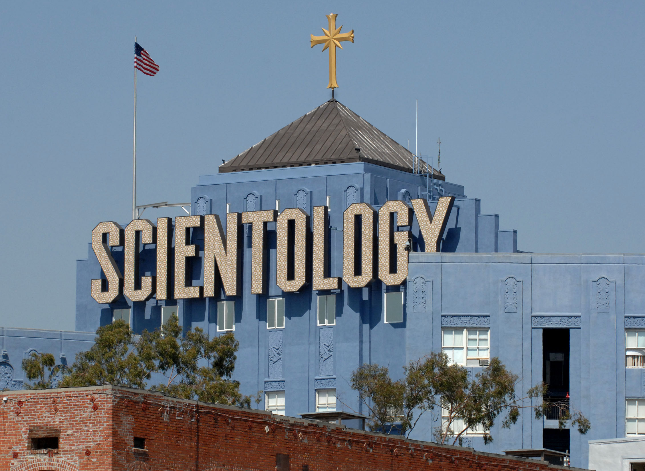 Samma kritik som annars ofta riktas mot scientologisekten.