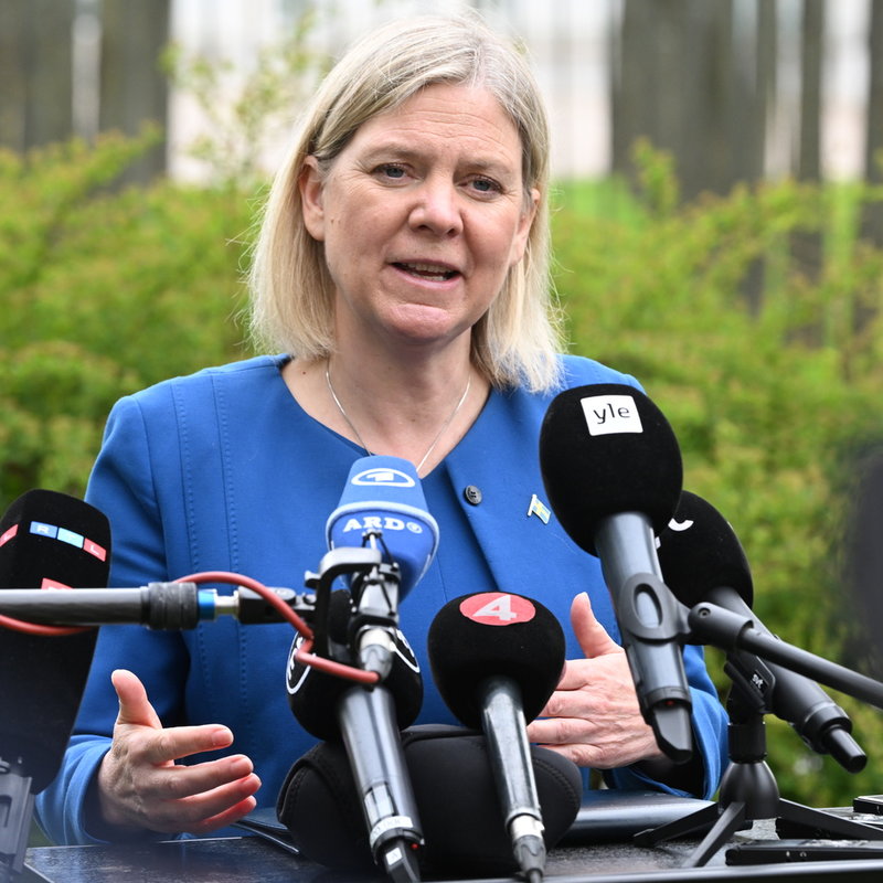 Statsminister Magdalena Andersson undrar när oppositionen ska ge besked om regeringens, V och MP:s förslag om garantitillägg för pensionärer.