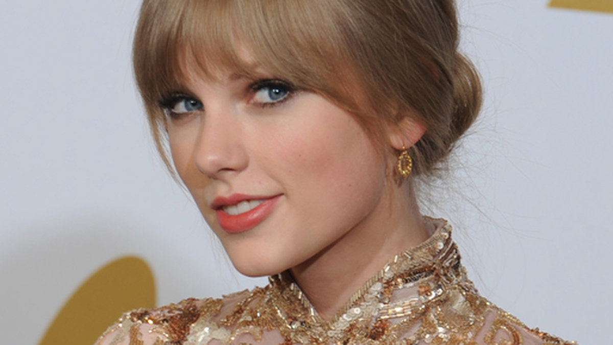 Taylor Swift med lite mindre byst i februari 2012.