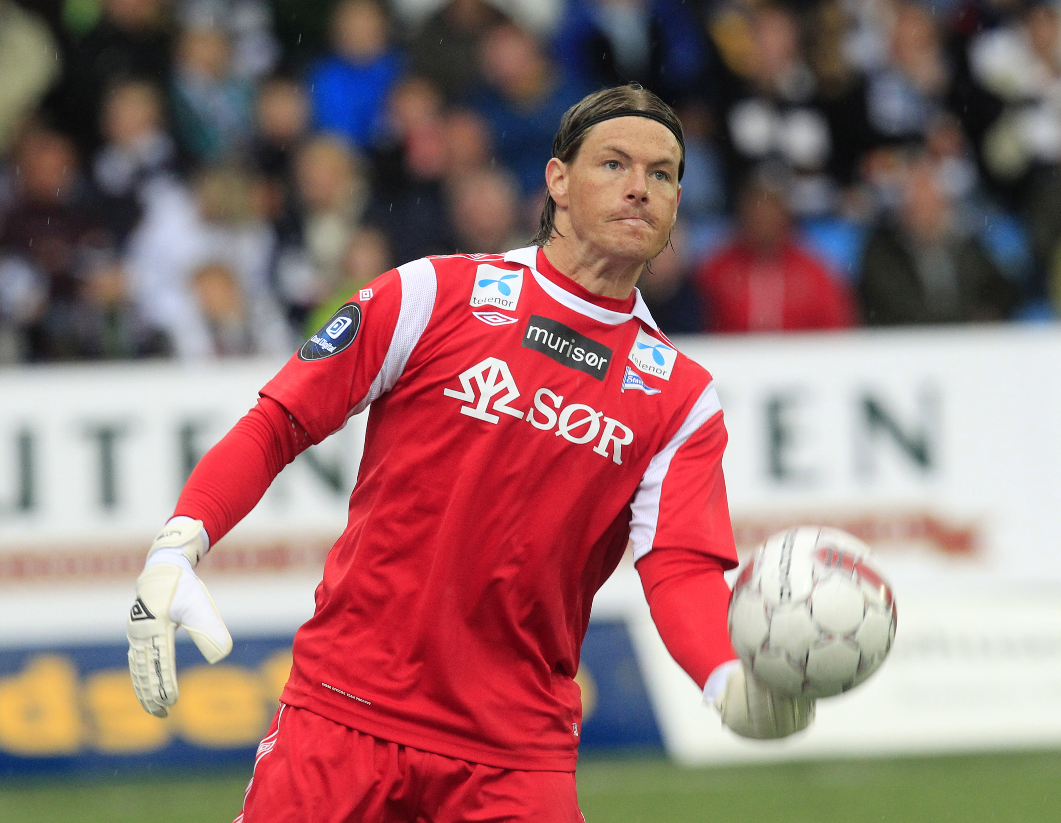 Höie har tidigare spelat i Haugesund, FK Bryne och IK Start.