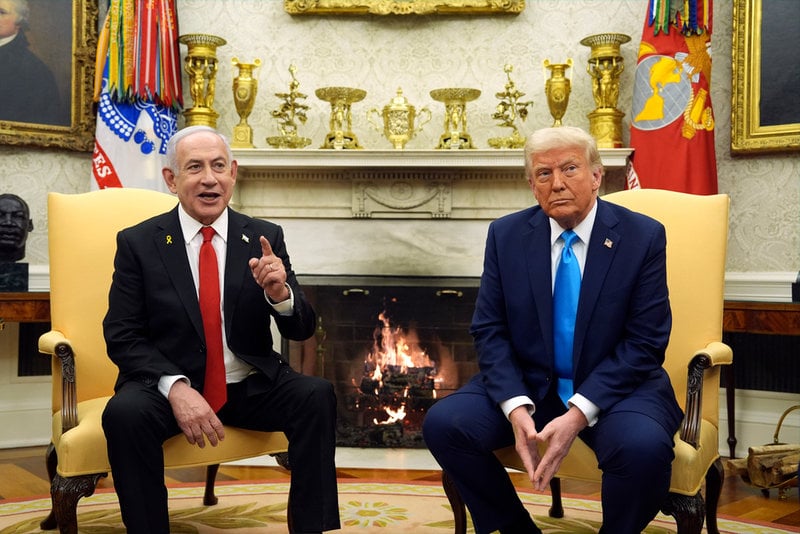 Benjamin Netanyahu och Donald Trump i det Ovala rummet den 4 februari i år strax efter Trump tillträtt som president för andra gången.