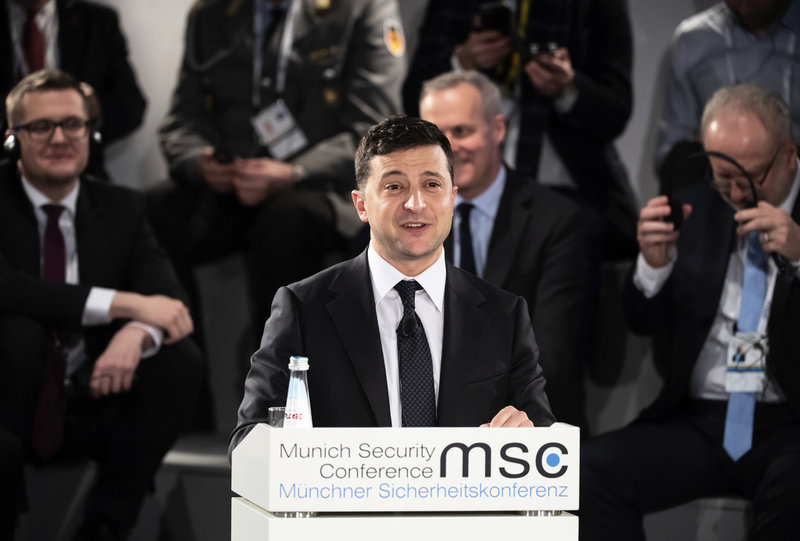Ukrainas president Volodymyr Zelenskyj håller tal i München.