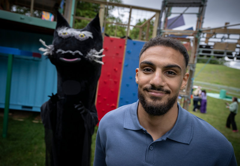 Programledaren Haider El Timimi.