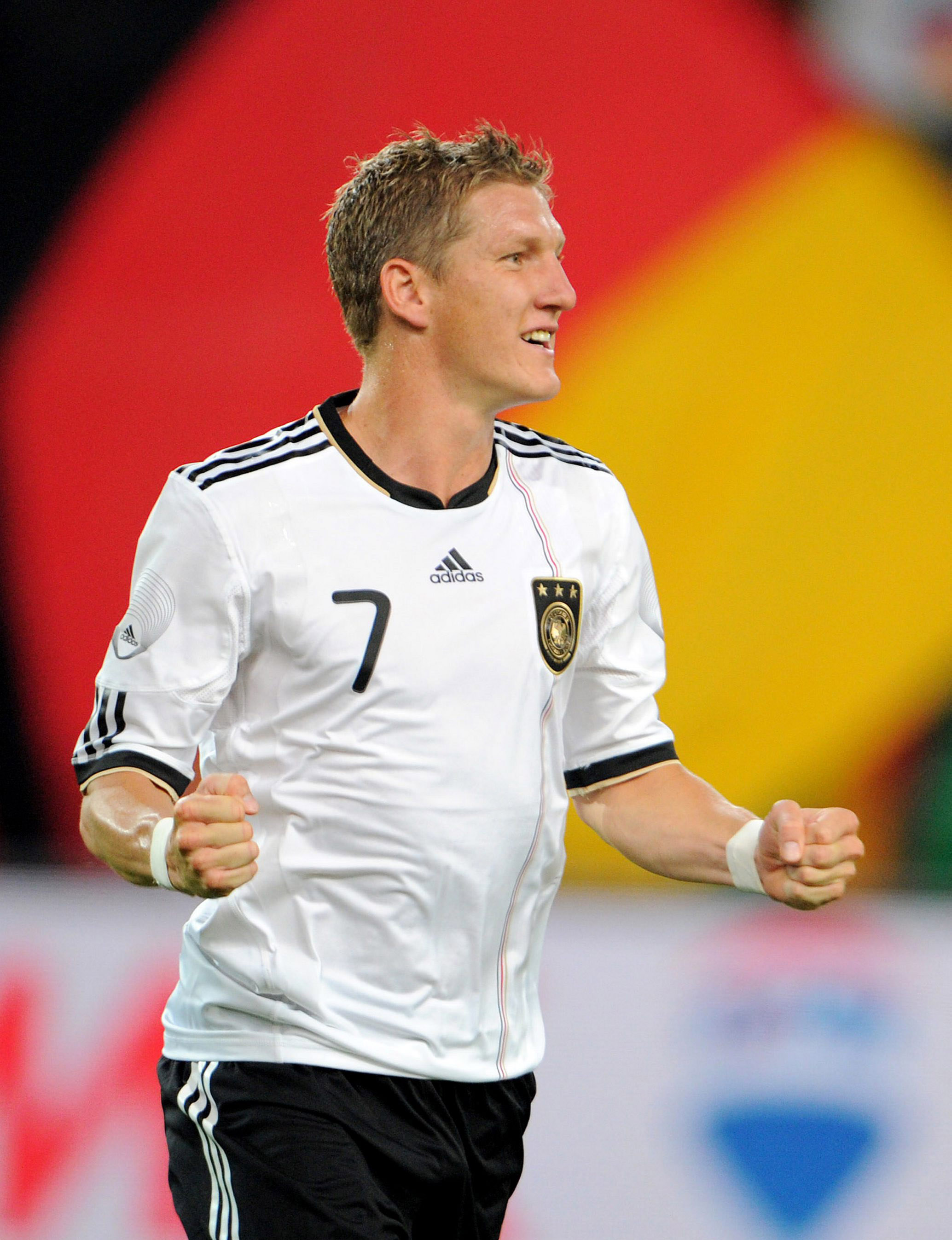 Bastian Schweinsteiger kan börja träna igen och är "redo för Portugal". 