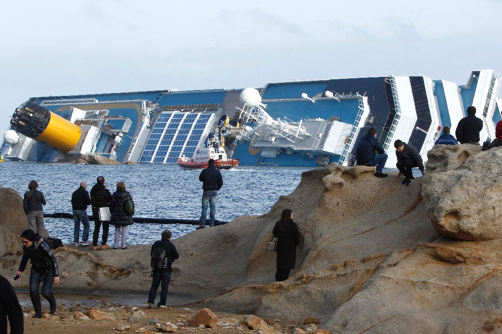 32 människor omkom i olyckan. 32 människor omkom i olyckan.