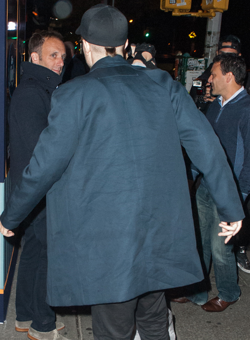 Robert Pattinson visade sin nya frisyr. Robert Pattinson visade sin nya frisyr.