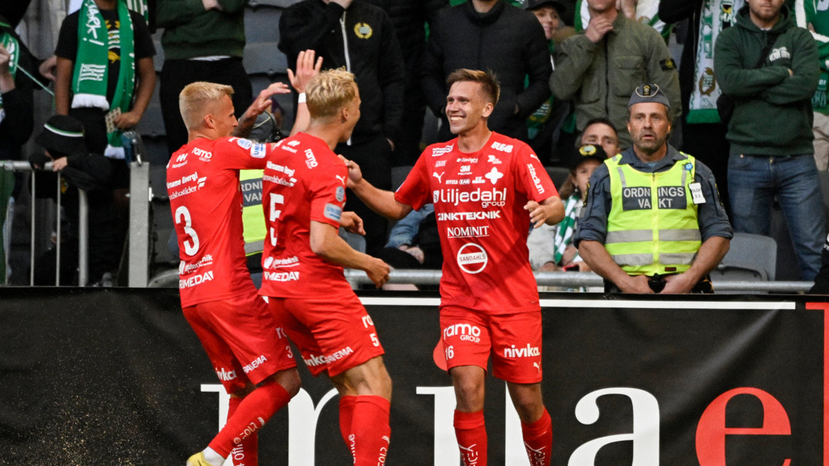 Värnamos Albin Lohikangas jublar efter 2–0-målet mot Hammarby på Tele2 arena.
