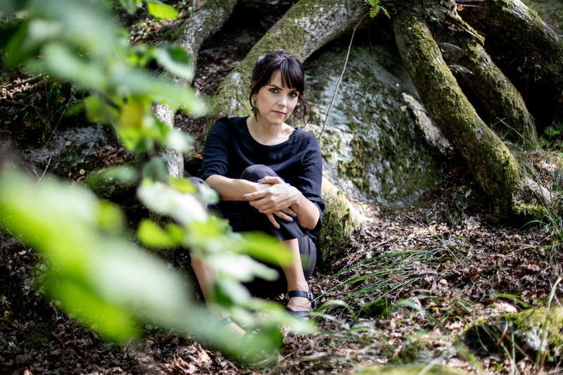I den 'Den underjordiska solen' skildrar Andrea Lundgren ett barn med stor fascination för döden. Inte helt olik henne själv som liten. 'Det var så mycket som pågick i huvudet', säger hon.