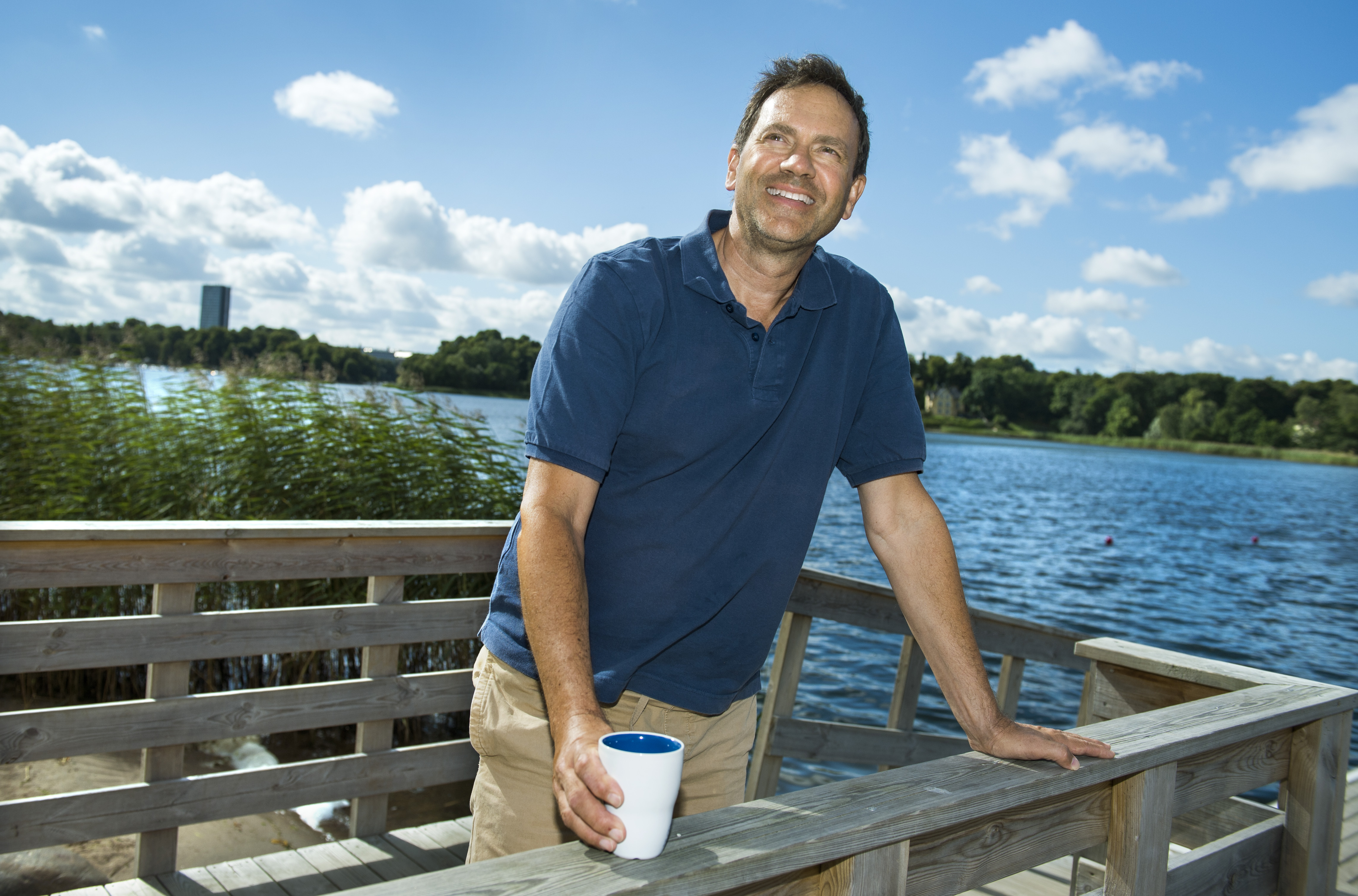 Arne Lowden gillar sommaren, men anser vintertid vara bättre för vårt välmående. Foto: Claudio Bresciani/TT Arne Lowden gillar sommaren, men anser vintertid vara bättre för vårt välmående. Foto: Claudio Bresciani/TT