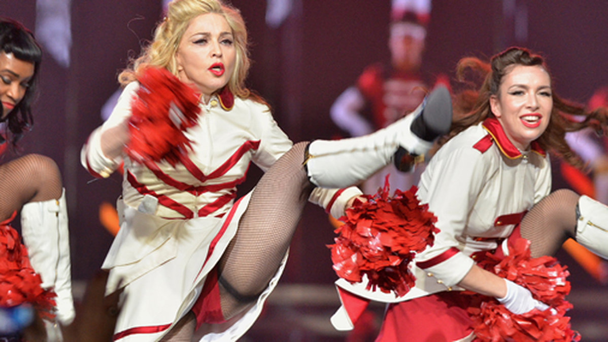 Madonna dansar loss. 