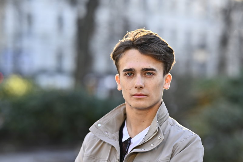 Racingtalangen Dino Beganovic tillhör Ferraris talangprogram och kör i formel 2. Arkivbild