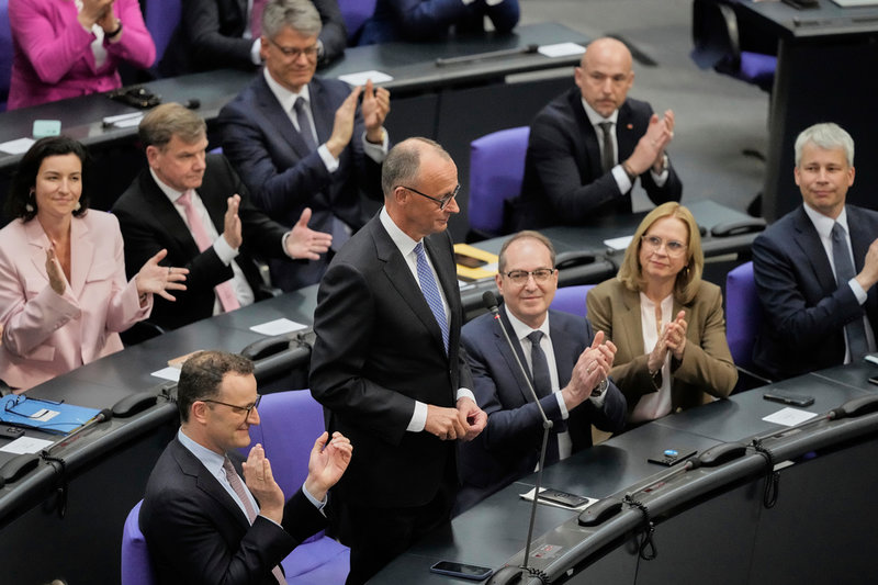 Friedrich Merz behövde två omröstningar i förbundsdagen för att väljas till kansler.