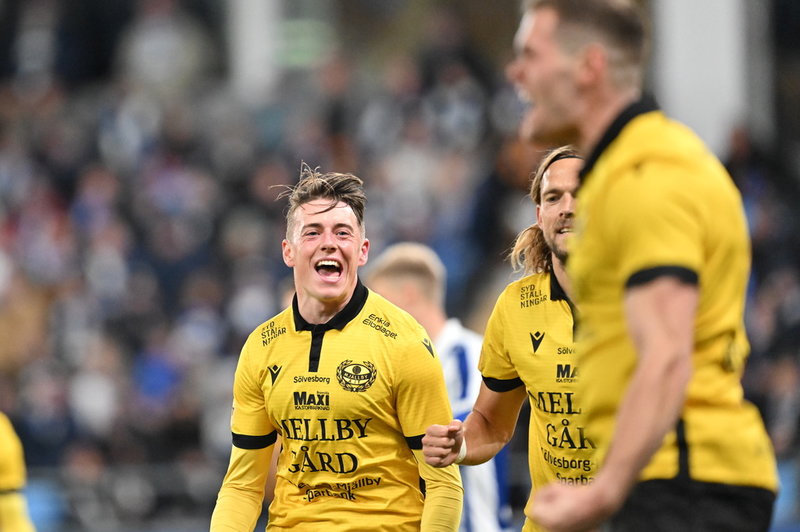 Elliot Stroud delar i nuläget ledningen i Mjällbys interna skytteliga med Herman Johansson och Abdoulie Manneh. De tre har svarat för sju mål vardera. 