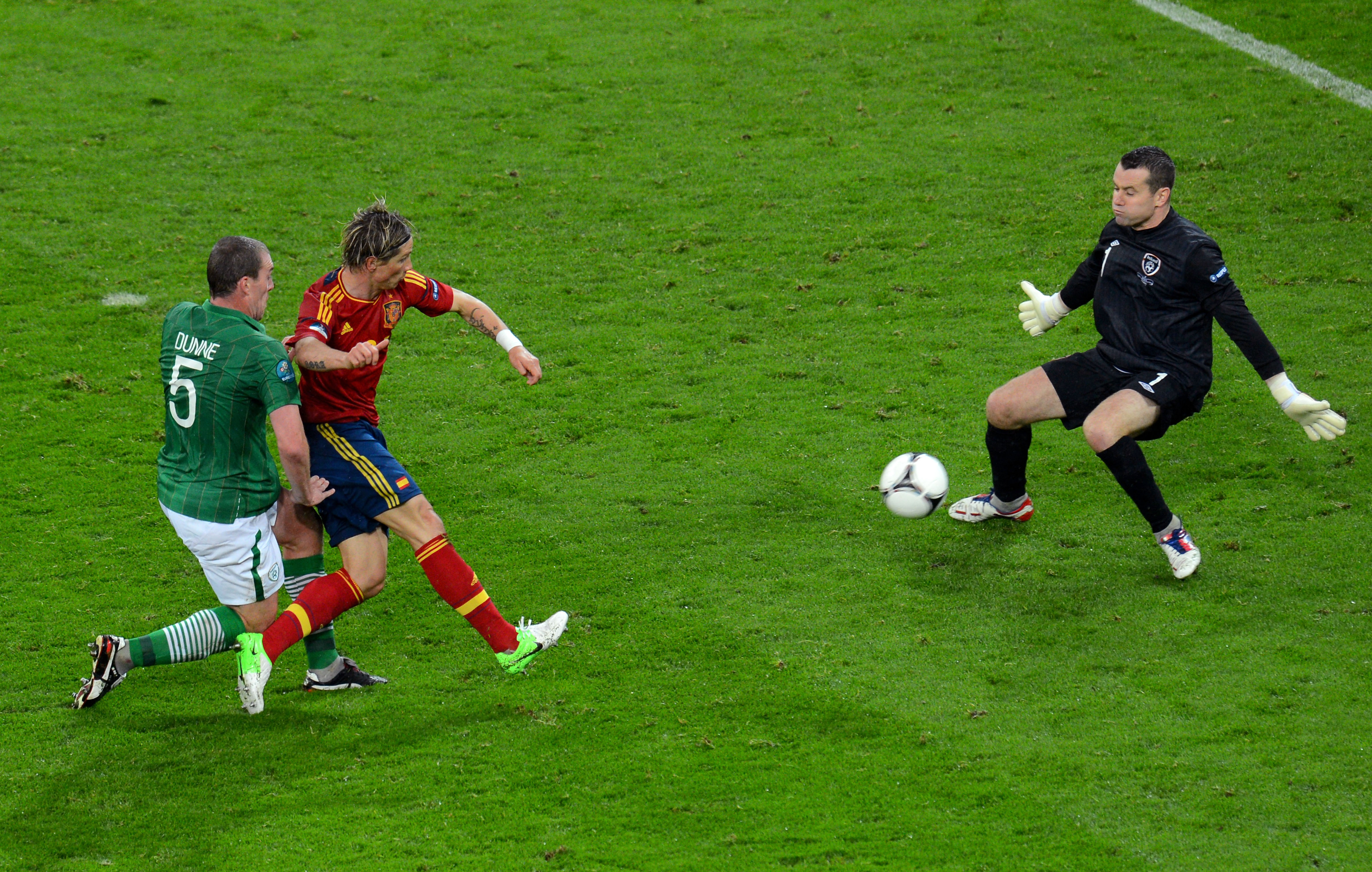 Torres fixar 3-0 och Shay Given är chanslös i målet. Torres fixar 3-0 och Shay Given är chanslös i målet.