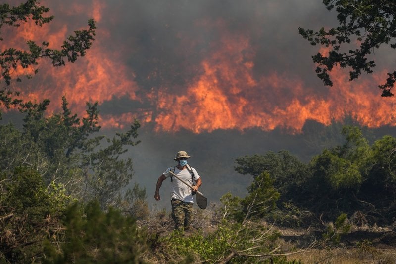 Grekland är en av alla europeiska länder som drabbats av flera skogsbränder till följd av värmeböljorna i sommar. Arkivbild.