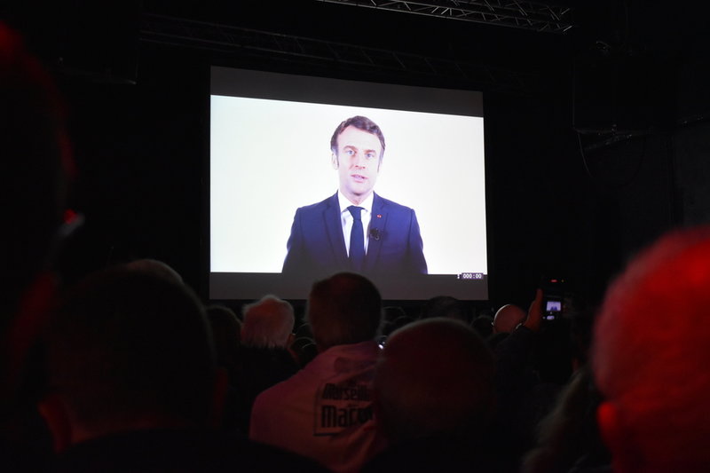 Macrons förinspelade tal höll på i ungefär 20 minuter.