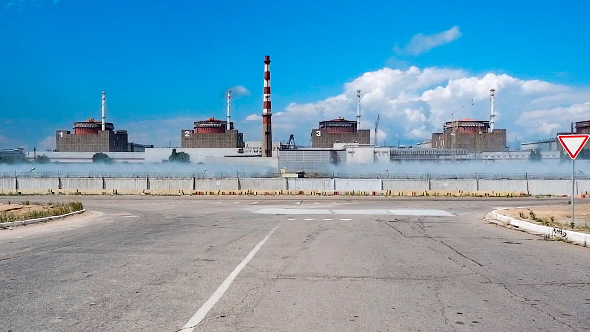 Rysslands ockupation av kärnkraftverket Zaporizjzja 'utgör ett allvarligt hot mot säkerheten', enligt Natos generalsekreterare Jens Stoltenberg. Arkivbild.