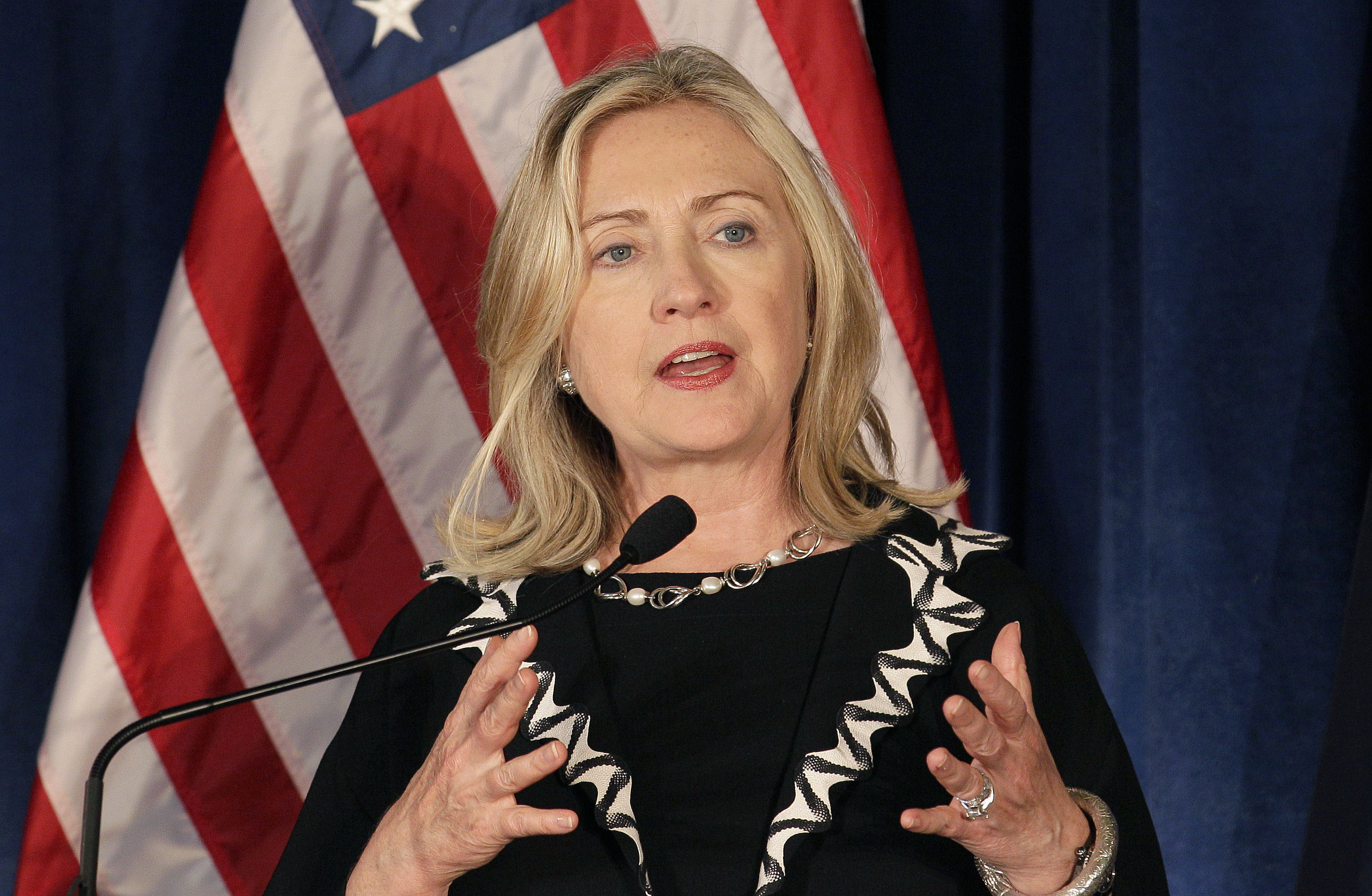 Hillary Clinton säger i ett inspelat videomeddelande att USA vill skapa en dialog med det iranska folket. 