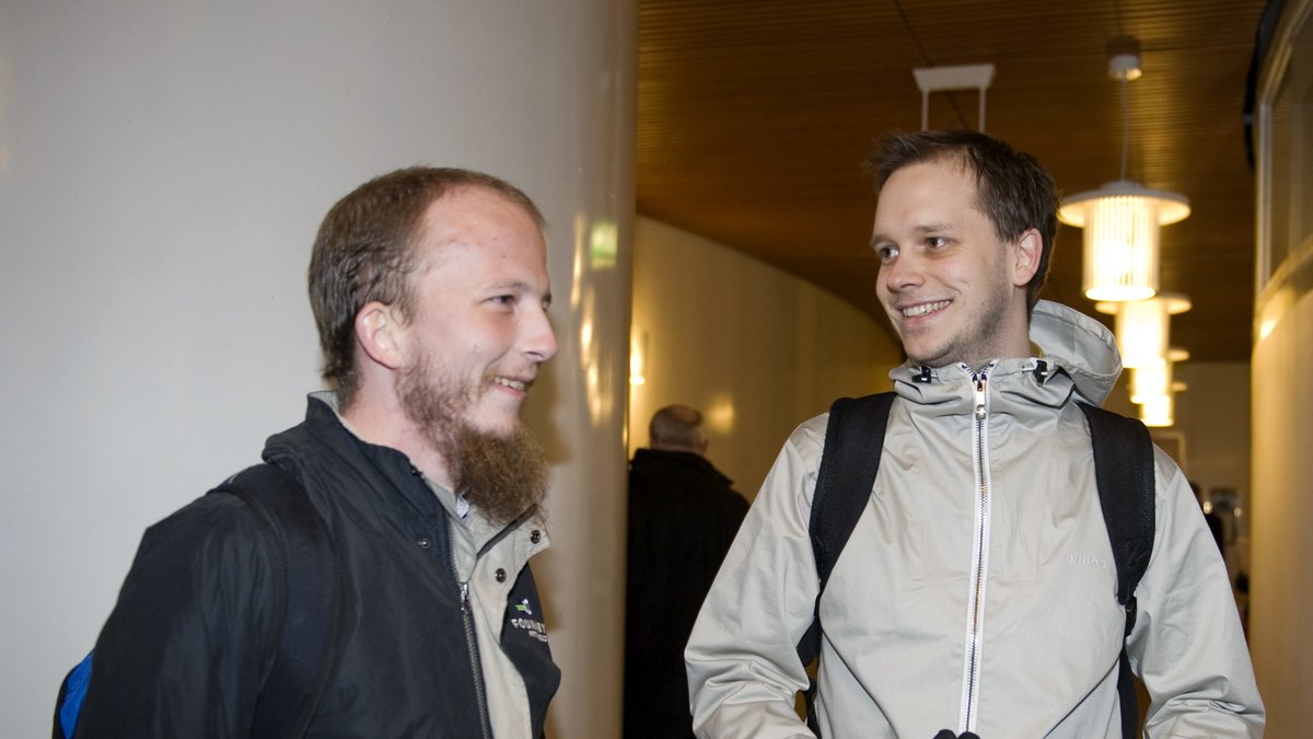 Gottfrid Svartholm Warg tillsammans med Peter Sunde under Pirate Bay-rättegången.