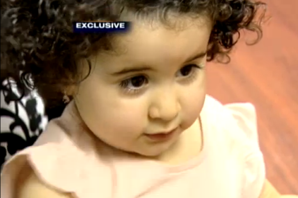 Den 18 månader gamla flickan fanns enligt flygbolaget med USA:s terrorlista. 